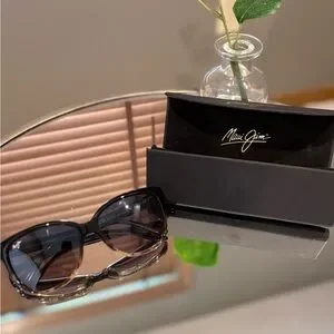 Maui Jim Brown Sunglasses Oversized Butterfly Frame Maui Jim | Accessories | Maui Jim Brown Sunglasses Oversized  main image 4